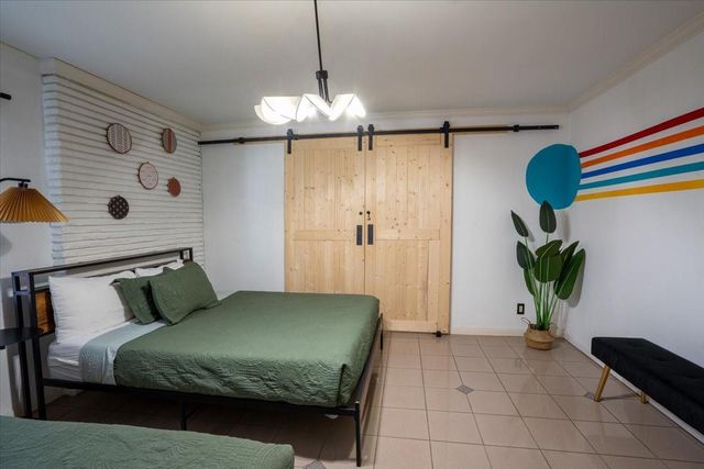 7916 Glenview Drive, Houston, TX 77061