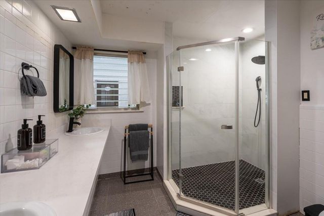 7916 Glenview Drive, Houston, TX 77061