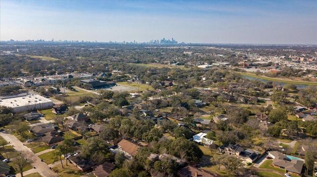 7916 Glenview Drive, Houston, TX 77061