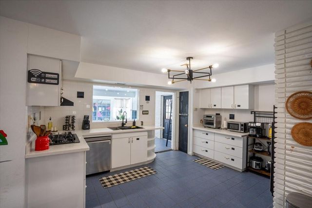 7916 Glenview Drive, Houston, TX 77061