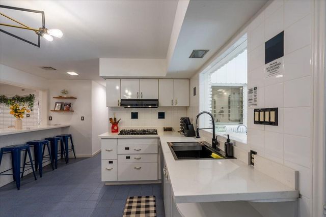 7916 Glenview Drive, Houston, TX 77061