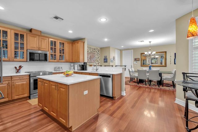 806 NE 16th Avenue, Fort Lauderdale, FL 33304