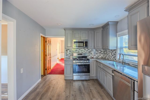 17 Andrew Avenue, Islip Terrace, NY 11752