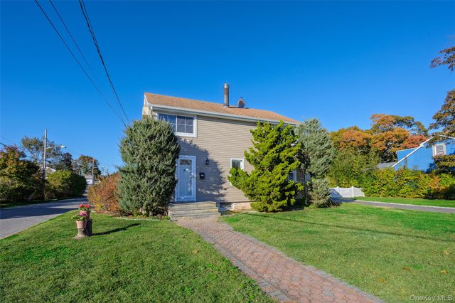 17 Andrew Avenue, Islip Terrace, NY 11752