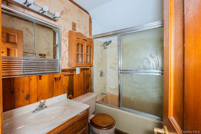 17 Andrew Avenue, Islip Terrace, NY 11752