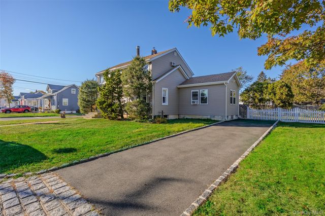 17 Andrew Avenue, Islip Terrace, NY 11752