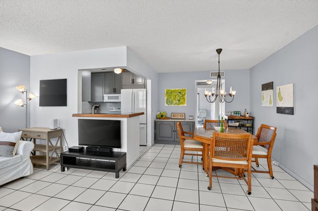 492 W Tilford W, Deerfield Beach, FL 33442