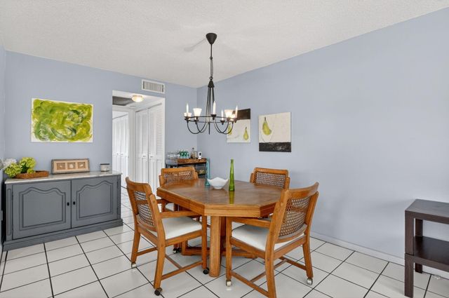 492 W Tilford W, Deerfield Beach, FL 33442