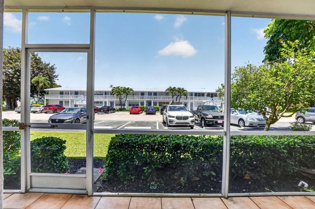 492 W Tilford W, Deerfield Beach, FL 33442