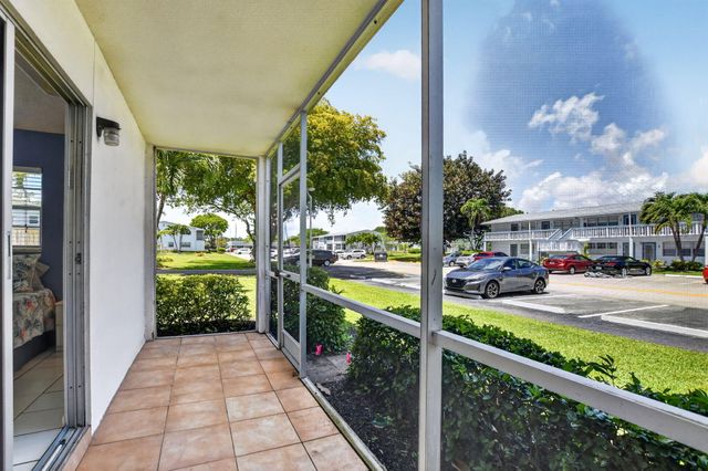 492 W Tilford W, Deerfield Beach, FL 33442