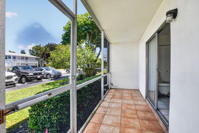 492 W Tilford W, Deerfield Beach, FL 33442