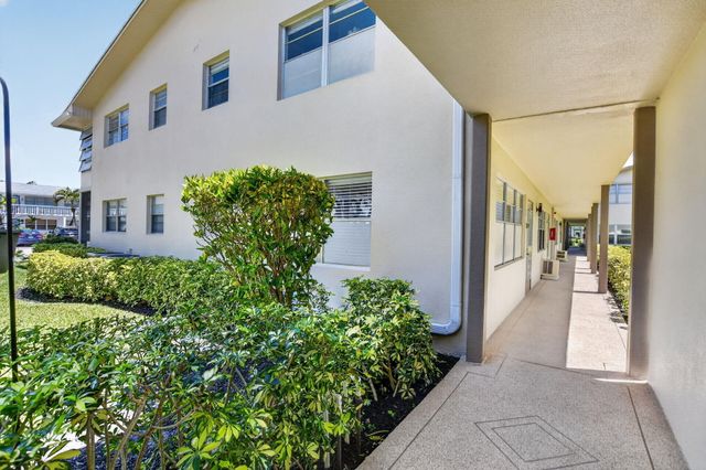 492 W Tilford W, Deerfield Beach, FL 33442