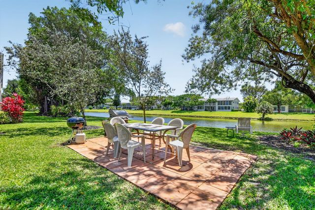 492 W Tilford W, Deerfield Beach, FL 33442