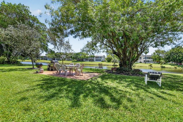 492 W Tilford W, Deerfield Beach, FL 33442