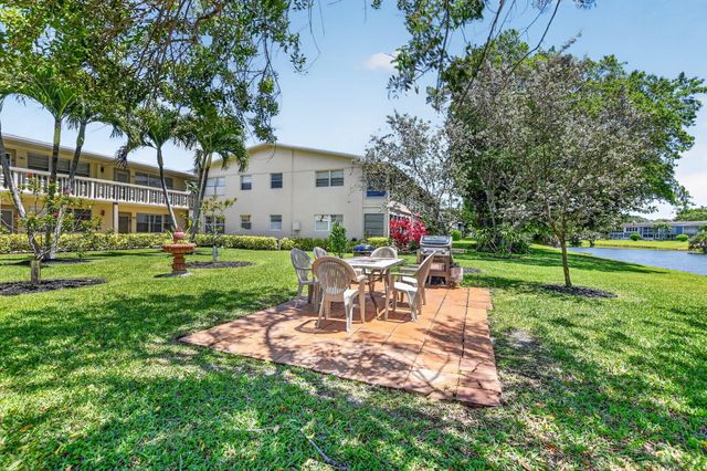 492 W Tilford W, Deerfield Beach, FL 33442