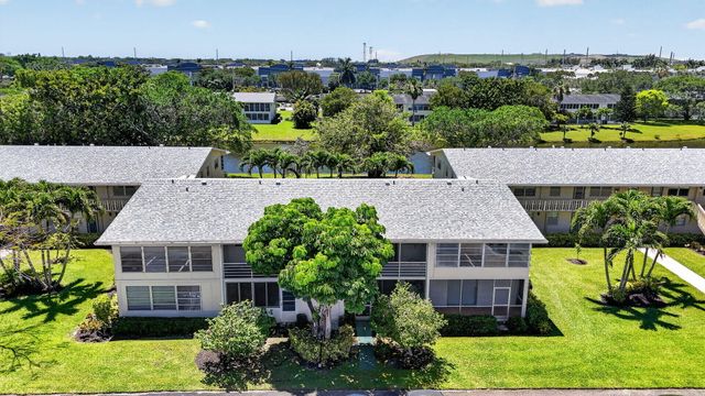 492 W Tilford W, Deerfield Beach, FL 33442