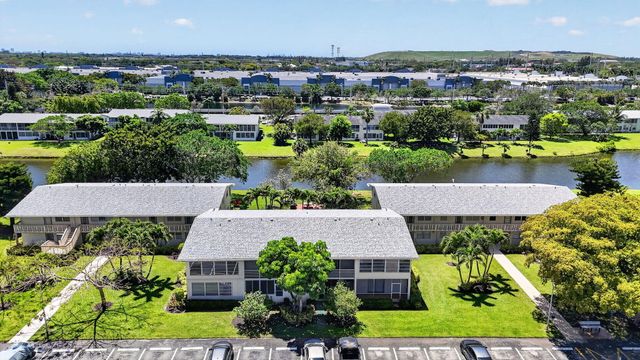 492 W Tilford W, Deerfield Beach, FL 33442
