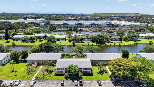 492 W Tilford W, Deerfield Beach, FL 33442