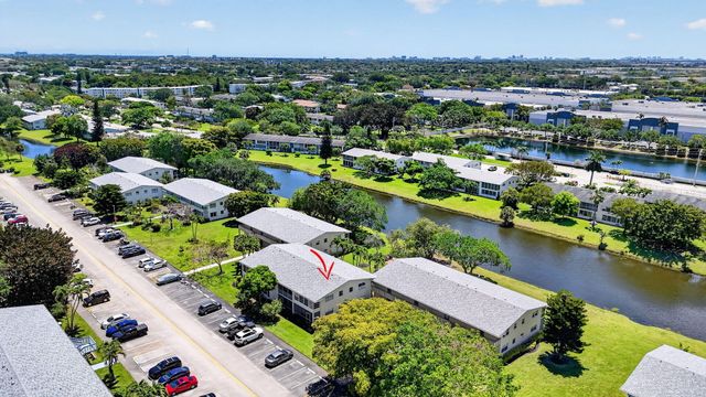 492 W Tilford W, Deerfield Beach, FL 33442