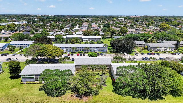 492 W Tilford W, Deerfield Beach, FL 33442