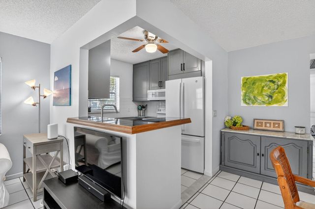 492 W Tilford W, Deerfield Beach, FL 33442