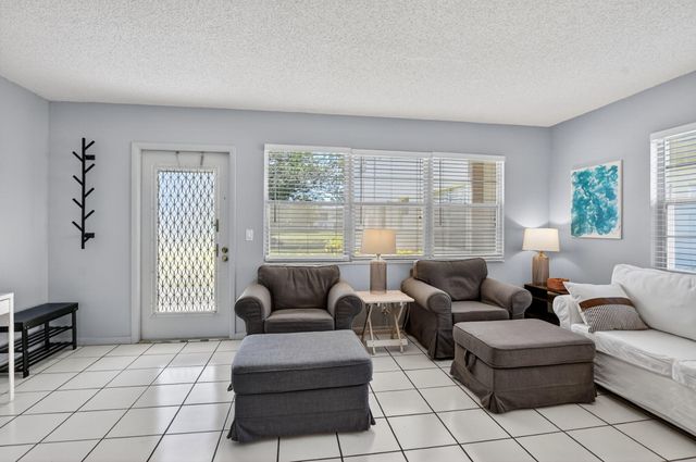 492 W Tilford W, Deerfield Beach, FL 33442