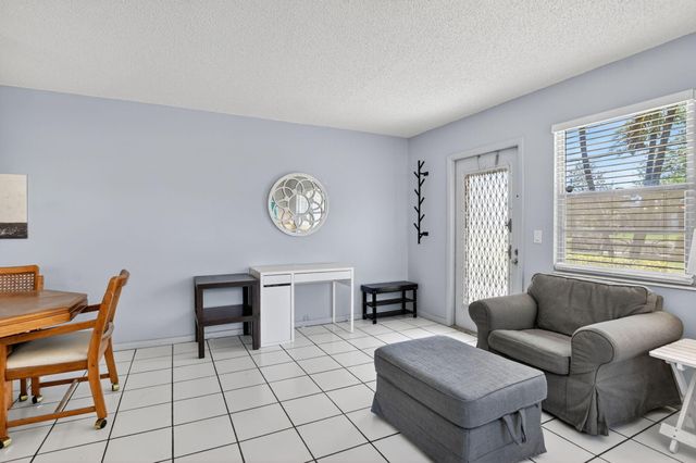 492 W Tilford W, Deerfield Beach, FL 33442