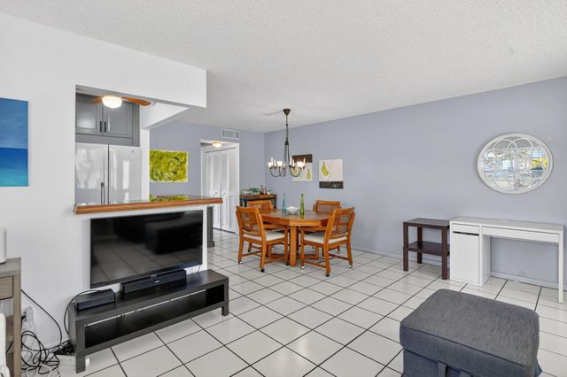 492 W Tilford W, Deerfield Beach, FL 33442