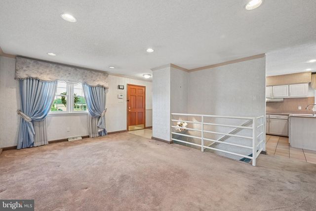 817 LEXINGTON AVE, Turnersville, NJ 08012