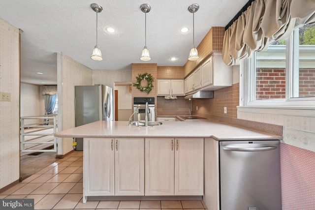 817 LEXINGTON AVE, Turnersville, NJ 08012