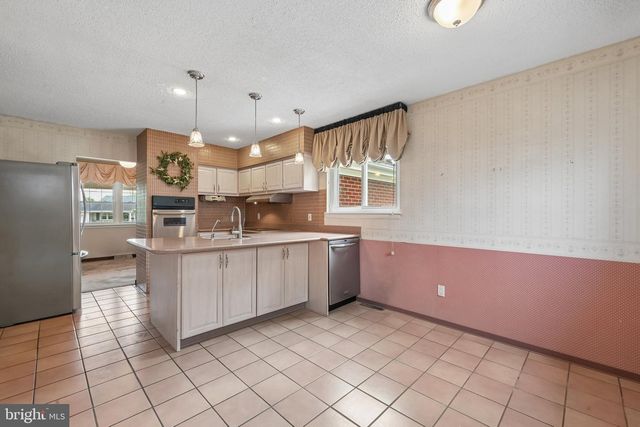817 LEXINGTON AVE, Turnersville, NJ 08012