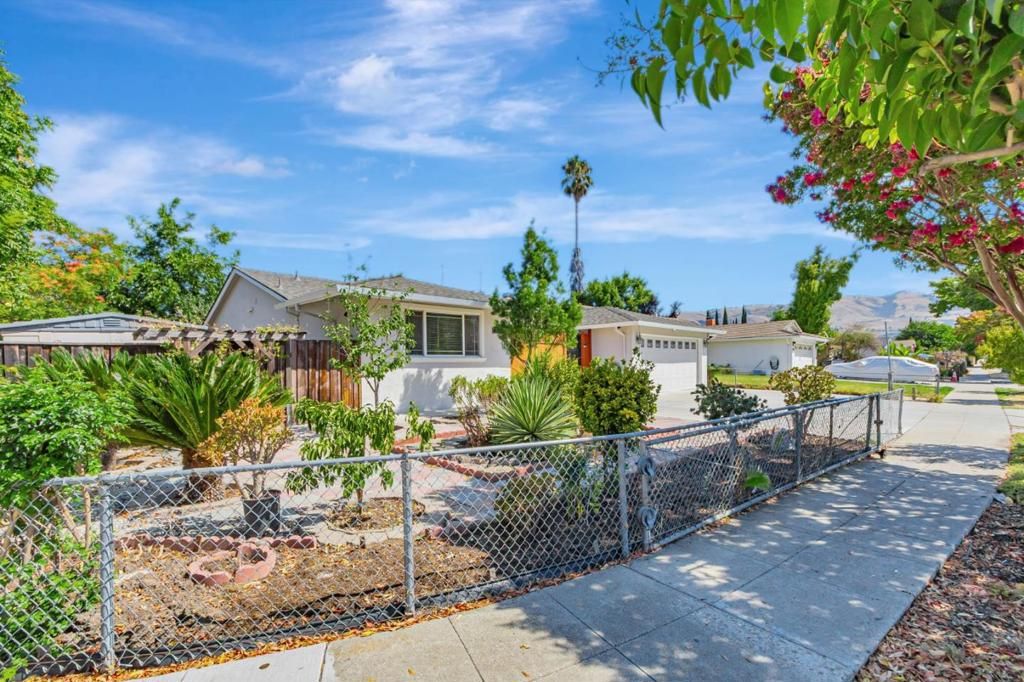 Image 2 of property listing at 2895 Burdick Way, San Jose, CA 95148