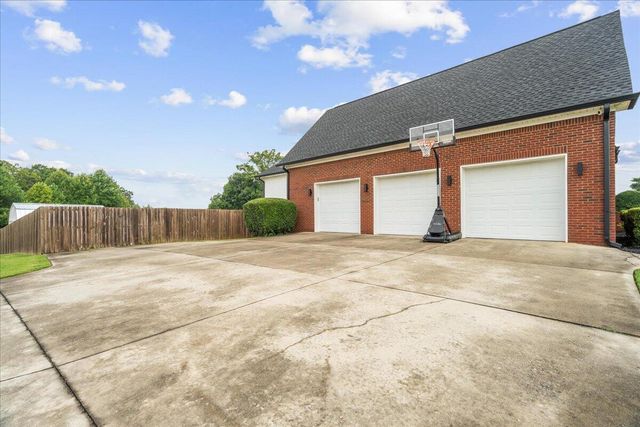 1020 S Ridge Drive, Dalton, GA 30721