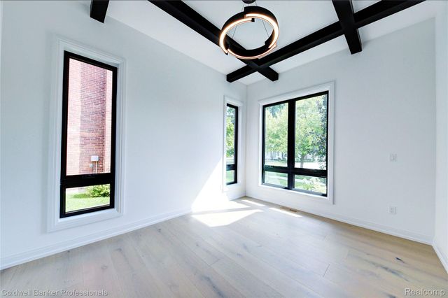 394 S Glenhurst Drive, Birmingham, MI 48009