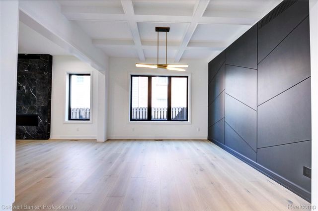 394 S Glenhurst Drive, Birmingham, MI 48009