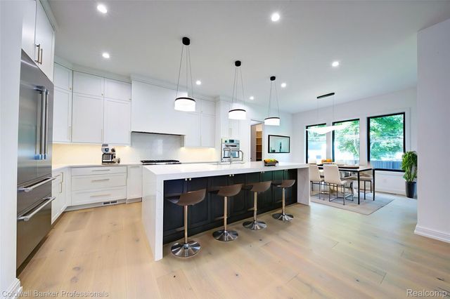 394 S Glenhurst Drive, Birmingham, MI 48009