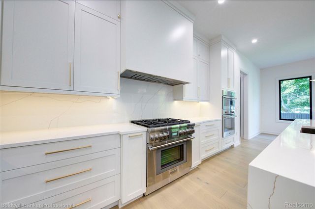 394 S Glenhurst Drive, Birmingham, MI 48009