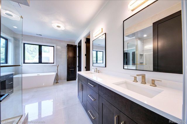 394 S Glenhurst Drive, Birmingham, MI 48009