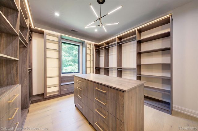 394 S Glenhurst Drive, Birmingham, MI 48009