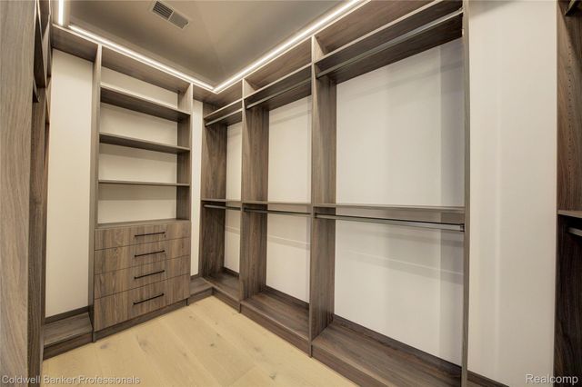 394 S Glenhurst Drive, Birmingham, MI 48009