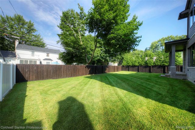 394 S Glenhurst Drive, Birmingham, MI 48009