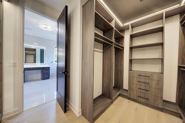 394 S Glenhurst Drive, Birmingham, MI 48009