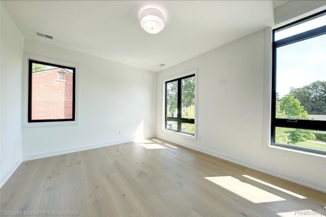 394 S Glenhurst Drive, Birmingham, MI 48009