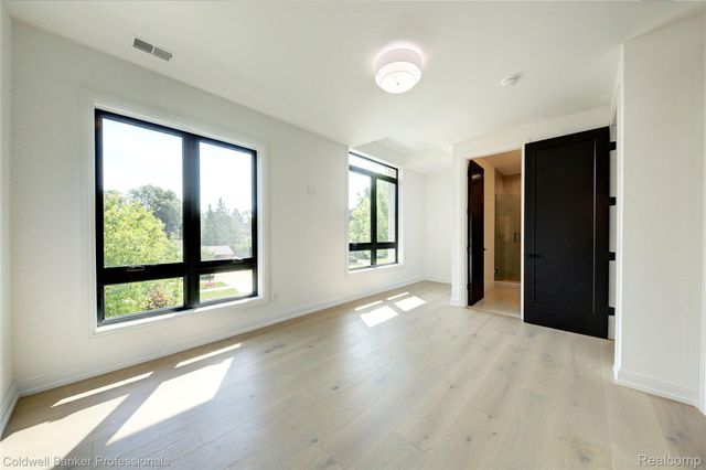 394 S Glenhurst Drive, Birmingham, MI 48009