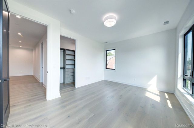 394 S Glenhurst Drive, Birmingham, MI 48009