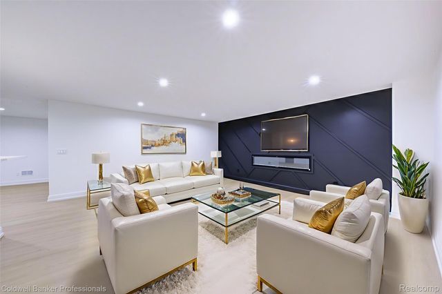 394 S Glenhurst Drive, Birmingham, MI 48009