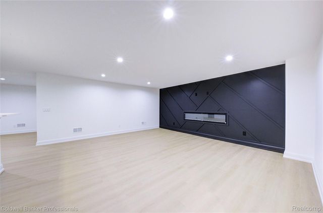 394 S Glenhurst Drive, Birmingham, MI 48009