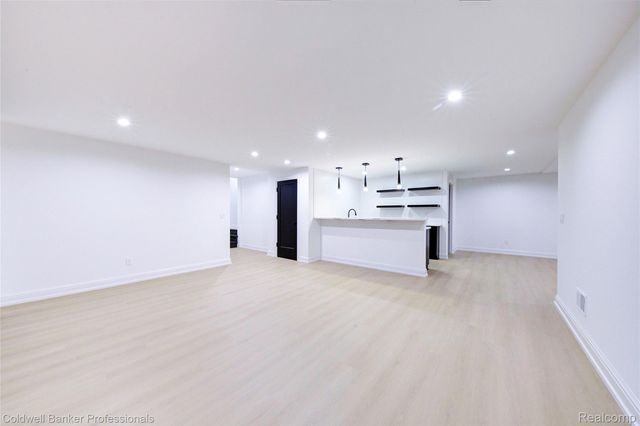 394 S Glenhurst Drive, Birmingham, MI 48009