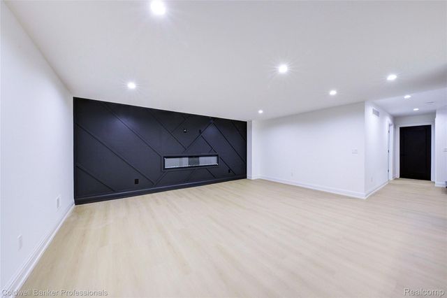 394 S Glenhurst Drive, Birmingham, MI 48009