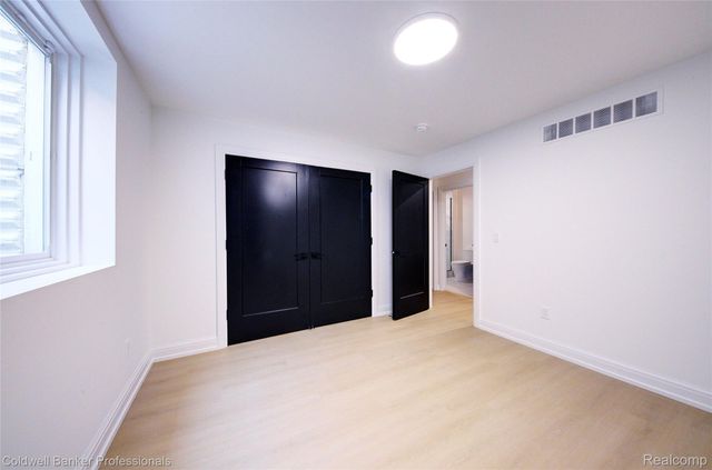 394 S Glenhurst Drive, Birmingham, MI 48009